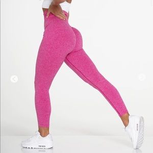 NVGTN Fuchsia Scrunch Seamless Leggings